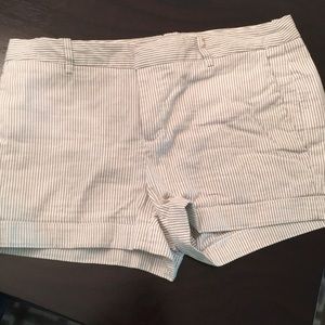 Searsucker Shorts... Size 5
